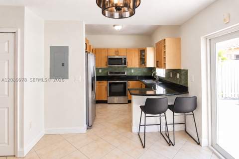 7464 NW 180th St, Hialeah FL - photo 8 of 26