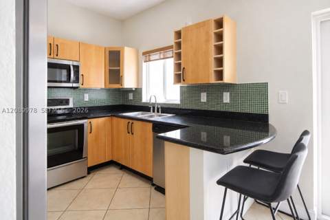7464 NW 180th St, Hialeah FL - photo 9 of 26