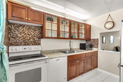 1700 NE 191st St 508, Miami FL - photo 9 of 31