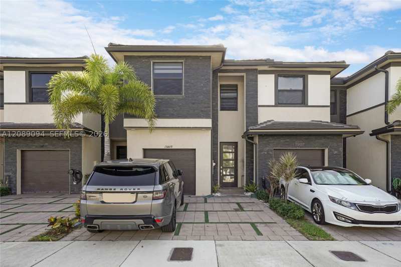 3 bedroom Townhouse at 15809 NW 91st Ct, Dunnwoody Lake, Miami Lakes — photo 1