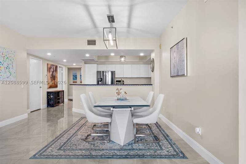 3 bedroom Condominium at 14951 Royal Oaks Ln 701, The Oaks I Condo, North Miami — photo 4