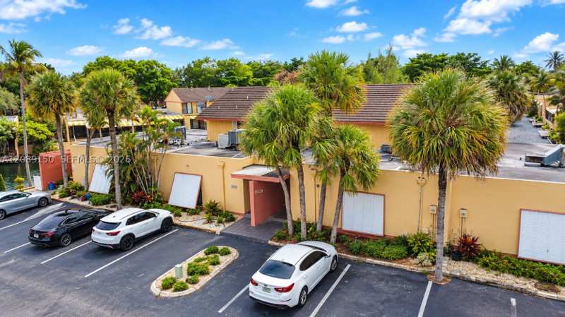 3 bedroom Townhouse at 15528 Braemar Ct, Miami Lakes Loch Andrews, Miami Lakes — photo 1