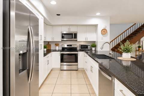 15528 Braemar Ct, Miami Lakes FL - photo 10 of 30