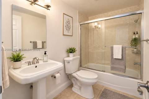 15528 Braemar Ct, Miami Lakes FL - photo 19 of 30