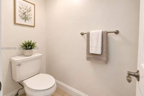15528 Braemar Ct, Miami Lakes FL - photo 20 of 30