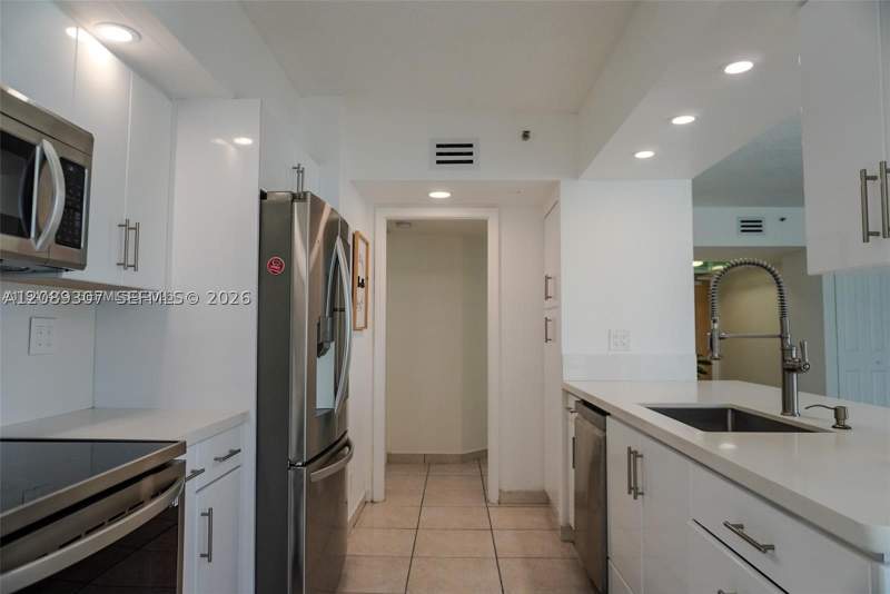 3 bedroom Condominium at 16485 Collins Ave 338, Oceania III Condo, Sunny Isles Beach — photo 4