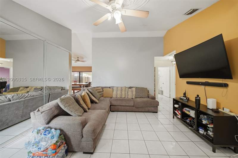 4 bedroom SingleFamilyResidence at 3226 NW 203rd St, Leslie Patio Homes Sec 4, Miami Gardens — photo 4