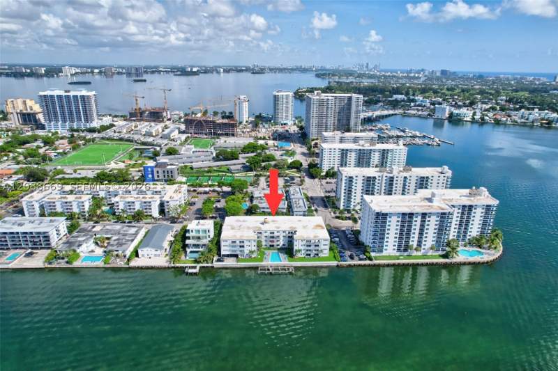 2 bedroom Condominium at 1880 S Treasure Dr 4M, Treasure Bay Club Condo, North Bay Village — photo 2