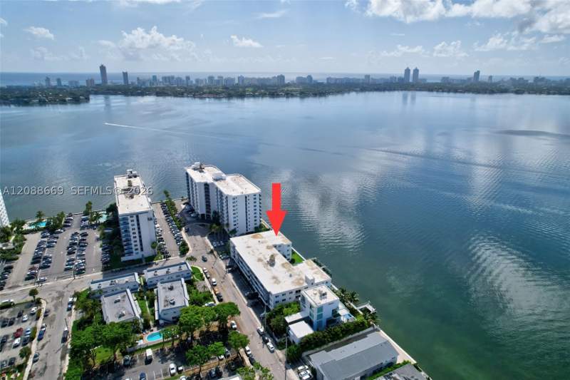 2 bedroom Condominium at 1880 S Treasure Dr 4M, Treasure Bay Club Condo, North Bay Village — photo 3