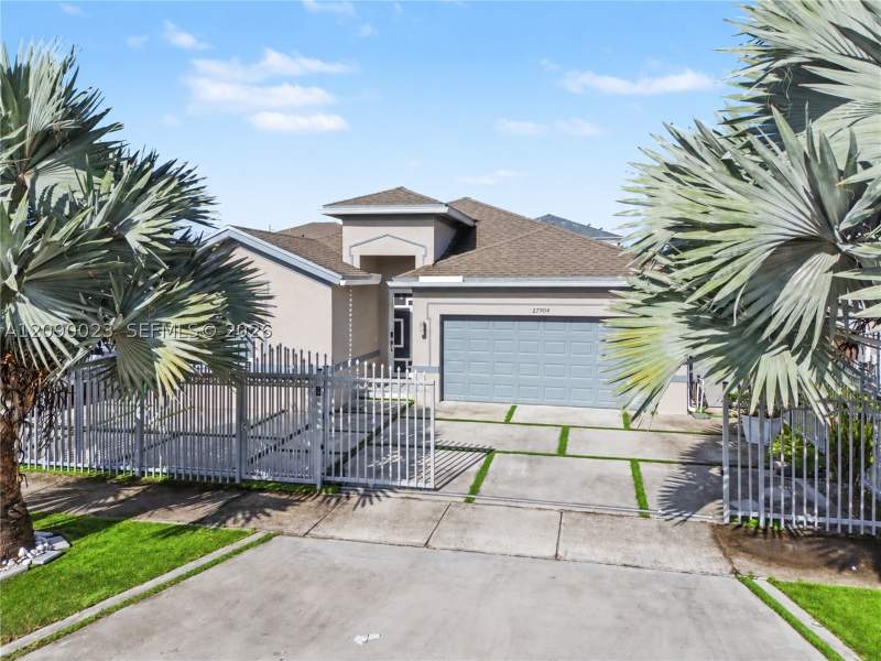 3 bedroom SingleFamilyResidence at 27904 SW 133rd Path, A.H. At Turnpike South Fi, Homestead — photo 2