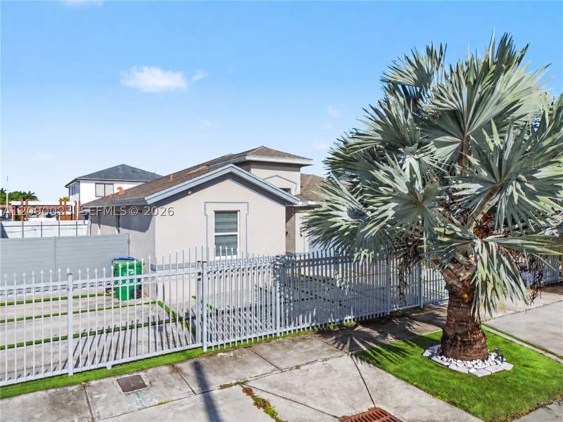 3 bedroom SingleFamilyResidence at 27904 SW 133rd Path, A.H. At Turnpike South Fi, Homestead — photo 4