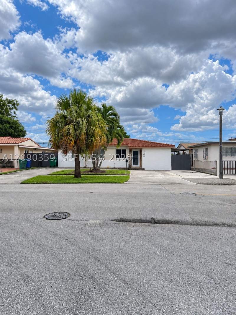 4 bedroom SingleFamilyResidence at 300 SW 69th Ave, Princess Park Manor, Miami — photo 2