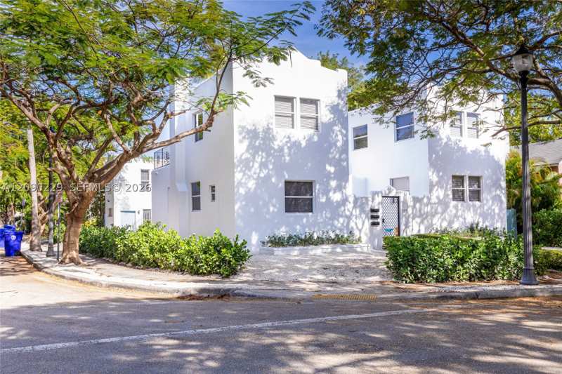 6 bedroom SingleFamilyResidence at 137 NE 47th St, Shadowlawn, Miami — photo 1