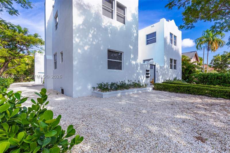 6 bedroom SingleFamilyResidence at 137 NE 47th St, Shadowlawn, Miami — photo 5