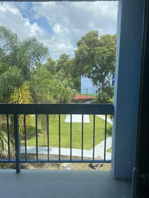 9460 Fontainebleau Boulevard 324, Miami FL - photo 6 of 9