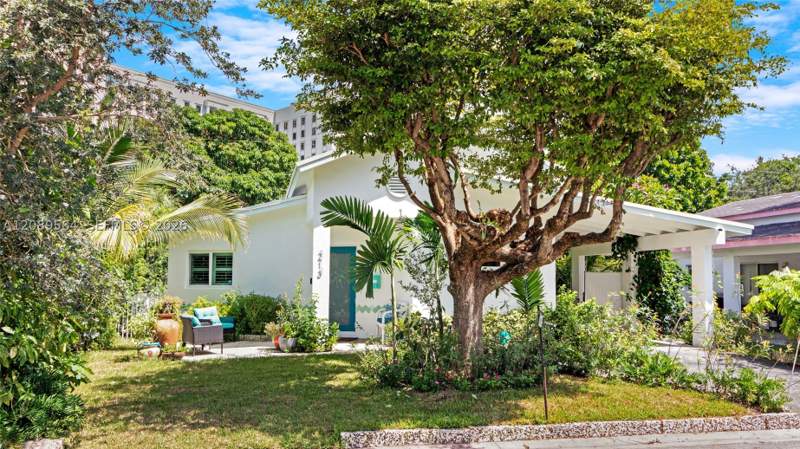 3 bedroom SingleFamilyResidence at 213 Florida Ave, Mac Farlane Homestead, Coral Gables — photo 2