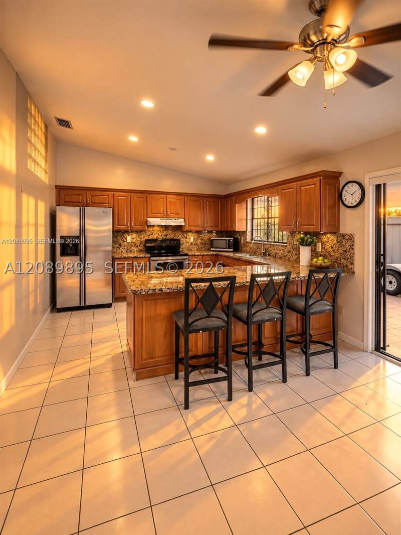 3 bedroom SingleFamilyResidence at 2219 SW 137th Pl, Coral West Heights, Miami — photo 2