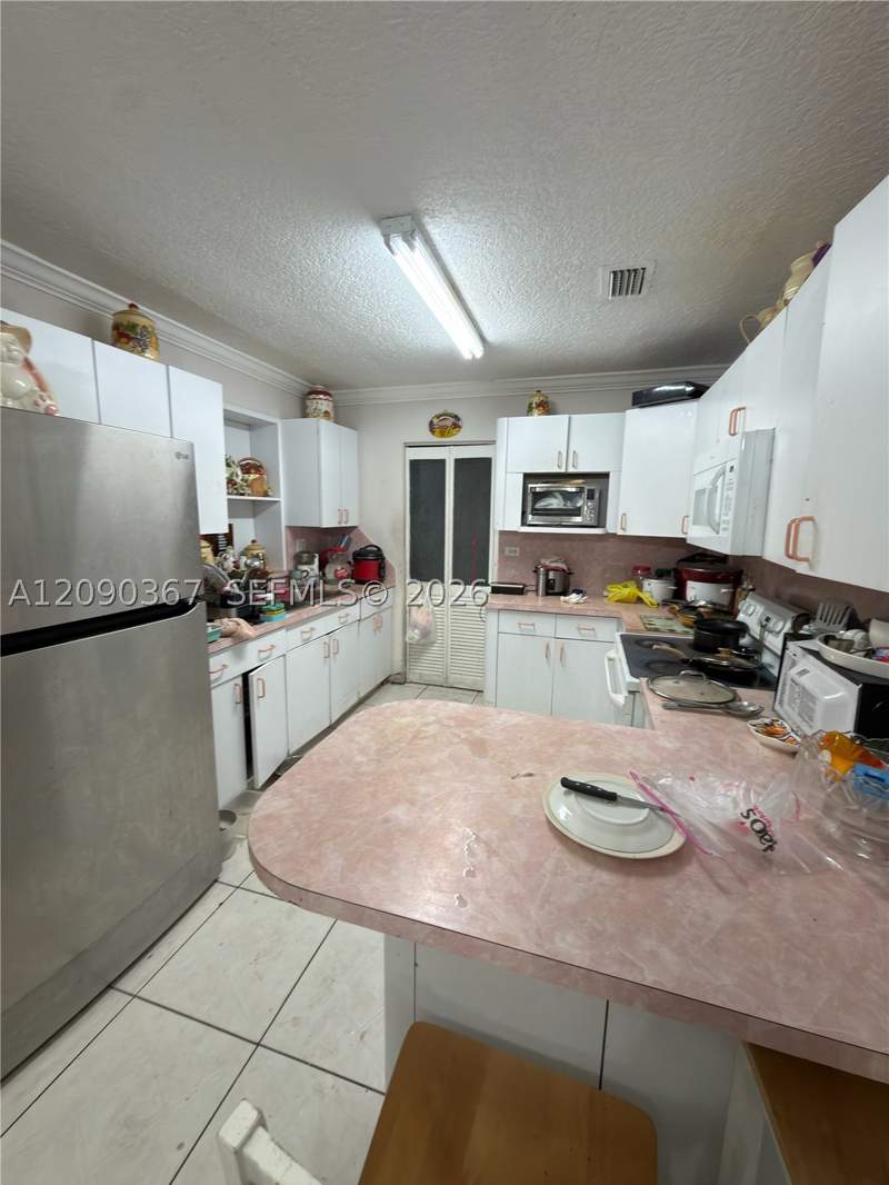 3 bedroom SingleFamilyResidence at 3205 W 14th Ave, Castle Estates, Hialeah — photo 5