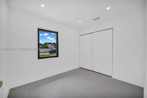 19301 NW 52nd Ave, Miami Gardens FL - photo 16 of 39