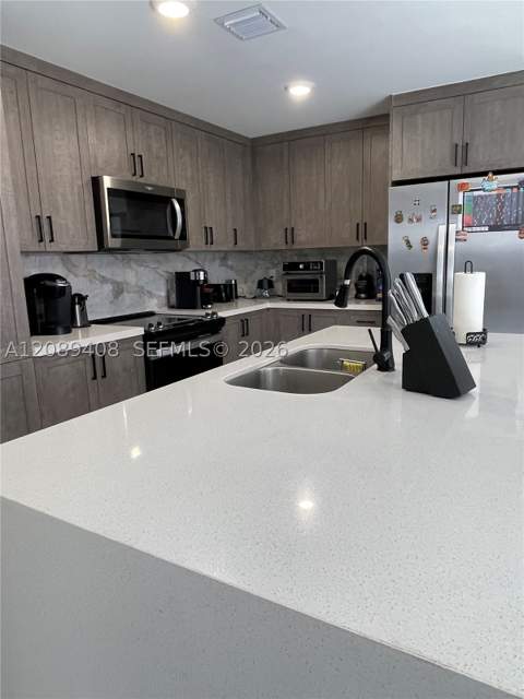 1384 NW 2nd Ter, Florida City FL - photo 11 of 60