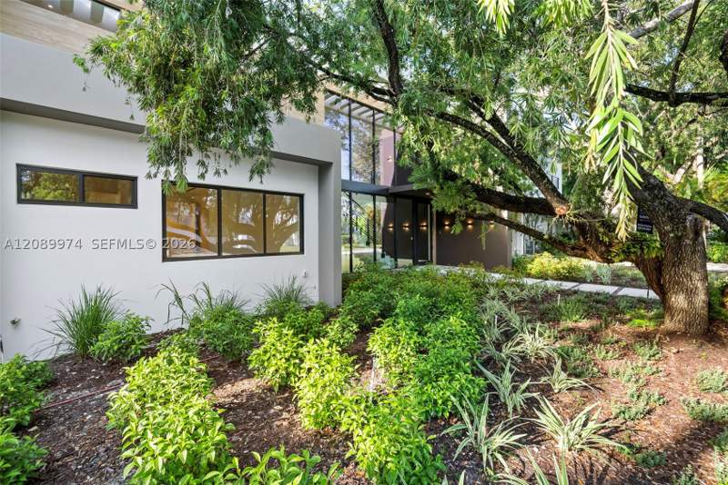 6 bedroom SingleFamilyResidence at 5921 SW 84th St, Sea View Park-Amended, South Miami — photo 4