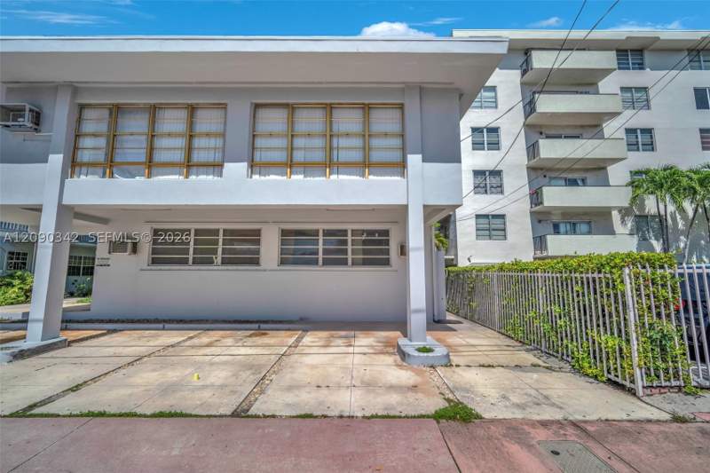 1 bedroom Condominium at 8010 Tatum Waterway Dr 5, Creek Club Condo No 2 Inc, Miami Beach — photo 3