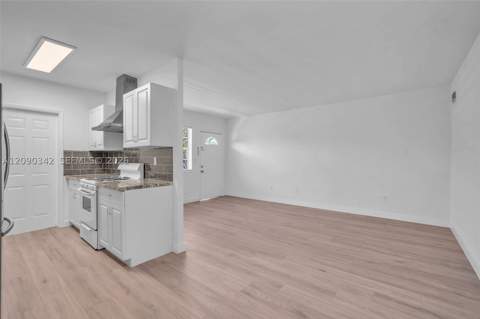 8010 Tatum Waterway Dr 5, Miami Beach FL - photo 9 of 32