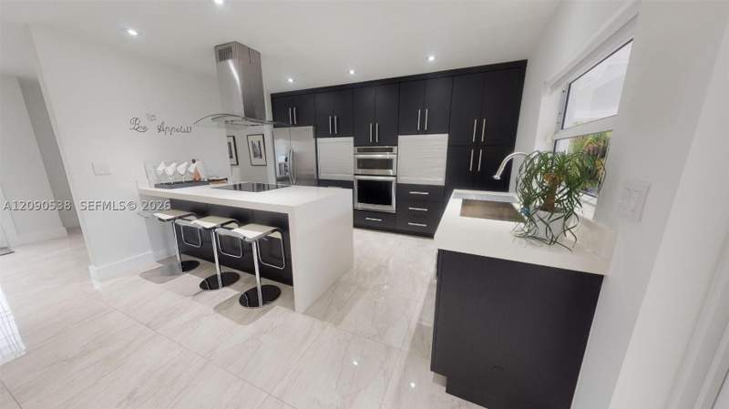 4 bedroom SingleFamilyResidence at 10805 SW 156th Ter, Fairway Estates Sec 7, Miami — photo 2