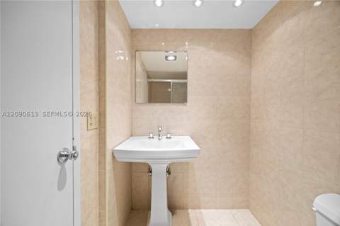 251 174th St 812, Sunny Isles Beach FL - photo 13 of 32