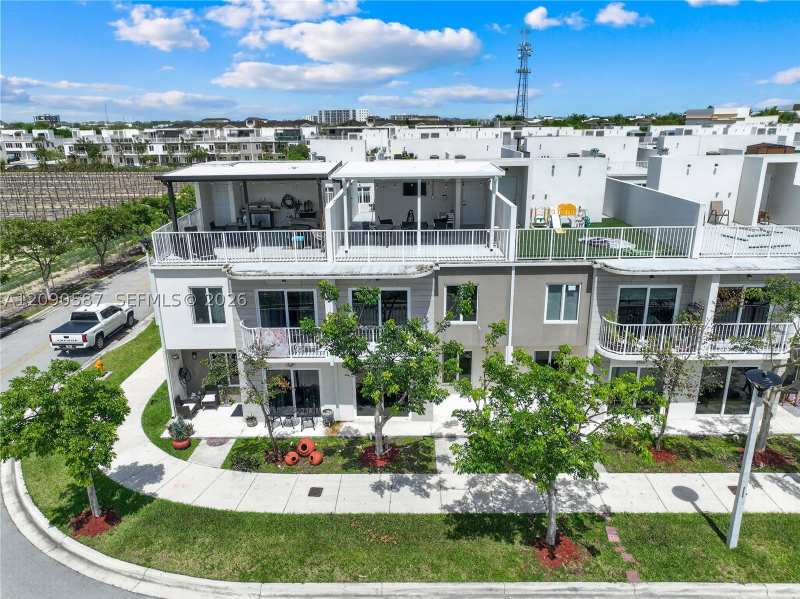4 bedroom Townhouse at 25813 SW 145th Ave, Paradise One, Homestead — photo 1