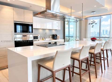 17111 Biscayne Blvd 2210, North Miami Beach FL - photo 6 of 32