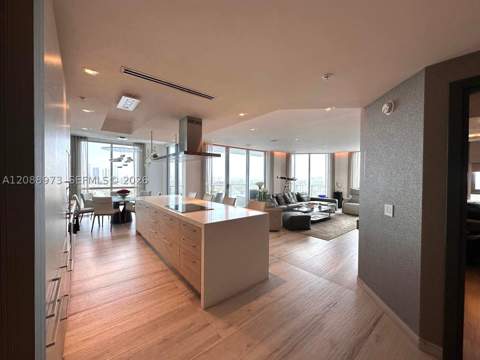 17111 Biscayne Blvd 2210, North Miami Beach FL - photo 8 of 32