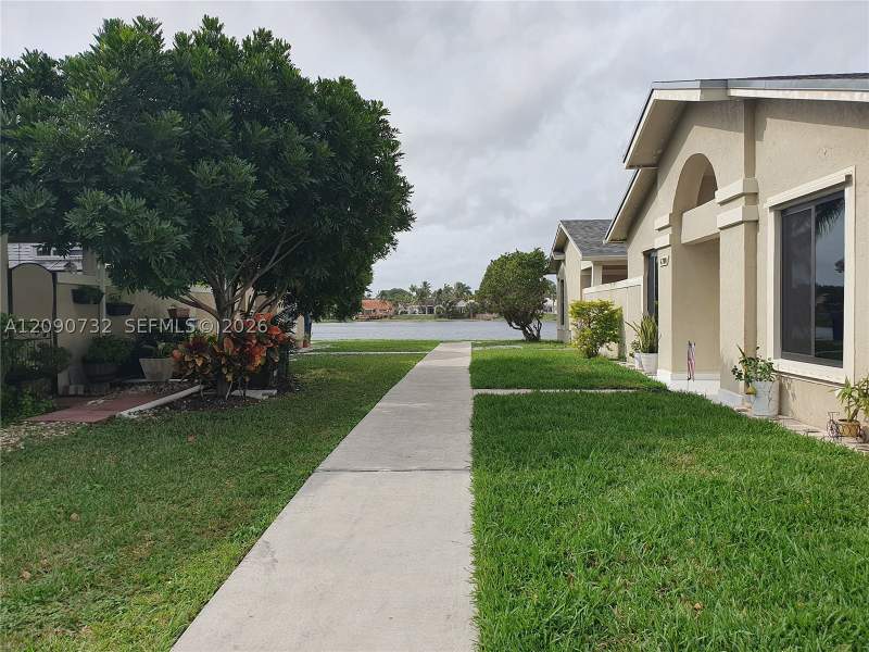 2 bedroom BoatSlip at 6702 SW 152nd Pl 28-02, Westwind Lakes Garden Hom, Miami — photo 2