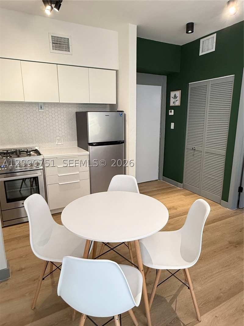 2 bedroom Condominium at 1320 Drexel Ave 302, Windsor Plaza Condo, Miami Beach — photo 1