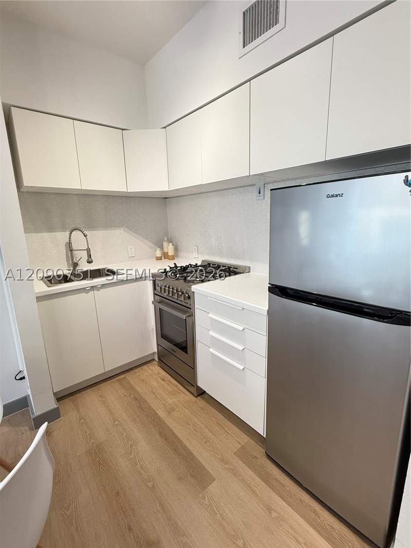 2 bedroom Condominium at 1320 Drexel Ave 302, Windsor Plaza Condo, Miami Beach — photo 2