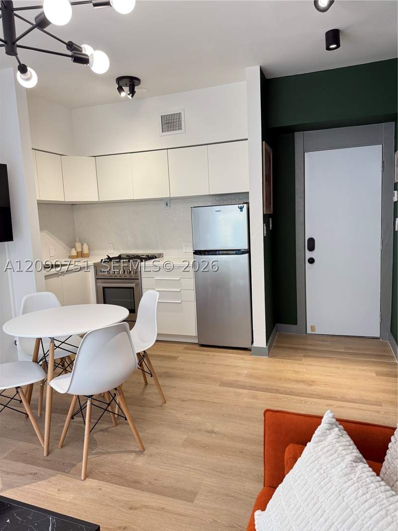 2 bedroom Condominium at 1320 Drexel Ave 302, Windsor Plaza Condo, Miami Beach — photo 4