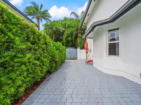 15822 SW 103rd Ln, Miami FL - photo 18 of 60
