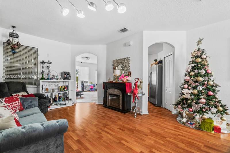4 bedroom Townhouse at 8739 NW 109th Ct, Islands At Doral Townhome, Doral — photo 3