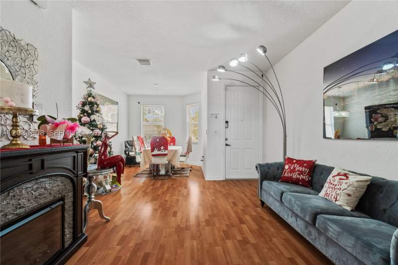 4 bedroom Townhouse at 8739 NW 109th Ct, Islands At Doral Townhome, Doral — photo 4