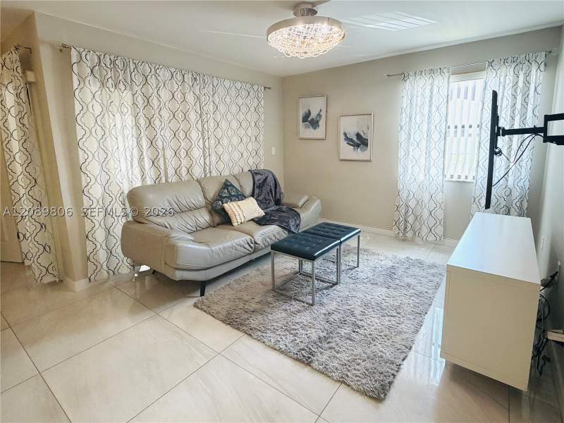 2 bedroom Condominium at 20120 NE 3rd Ct 7, Quatraine Condo II Ph III, Miami — photo 2