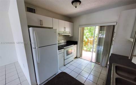 5810 W 18th Ln 101, Hialeah FL - photo 6 of 19