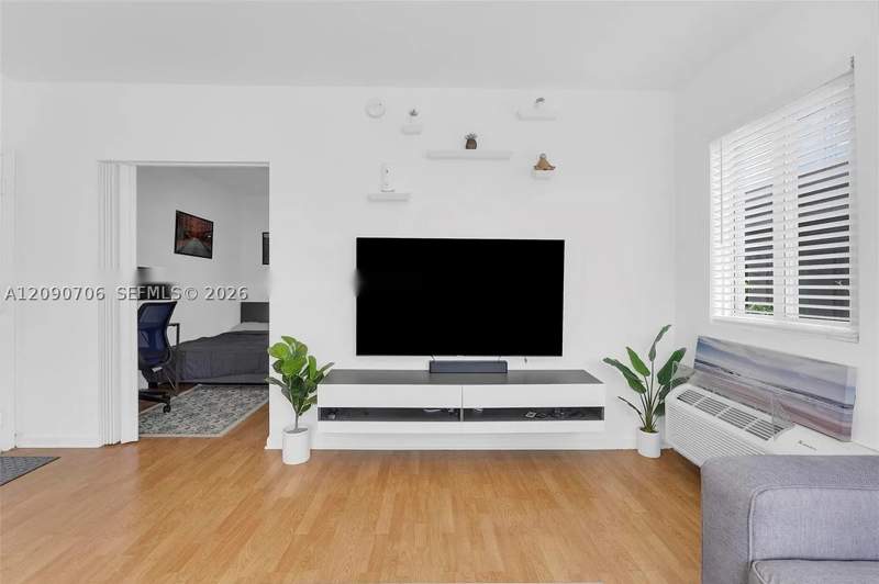 1 bedroom Condominium at 1027 Euclid Ave 12, Vila Mara Condo, Miami Beach — photo 3