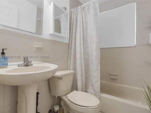 1027 Euclid Ave 12, Miami Beach FL - photo 7 of 8