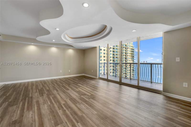 2 bedroom Condominium at 1200 Brickell Bay Dr 3001, The Club At Brickell Bay, Miami — photo 2