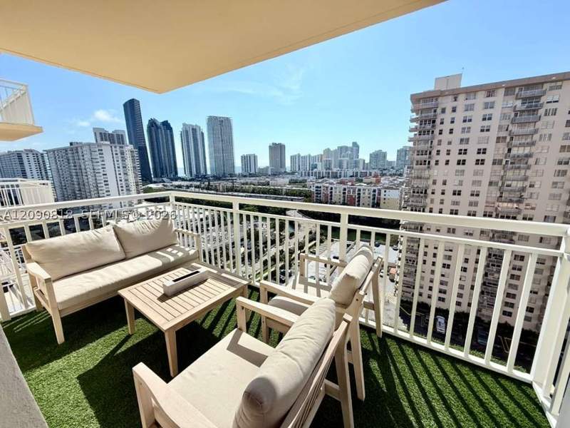 2 bedroom Condominium at 251 174th St 1712, Winston Towers 200, Sunny Isles Beach — photo 2