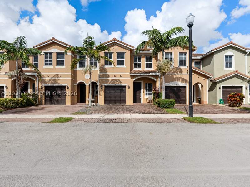 4 bedroom Townhouse at 1386 SE 23rd Ter, Keys Garden, Homestead — photo 2