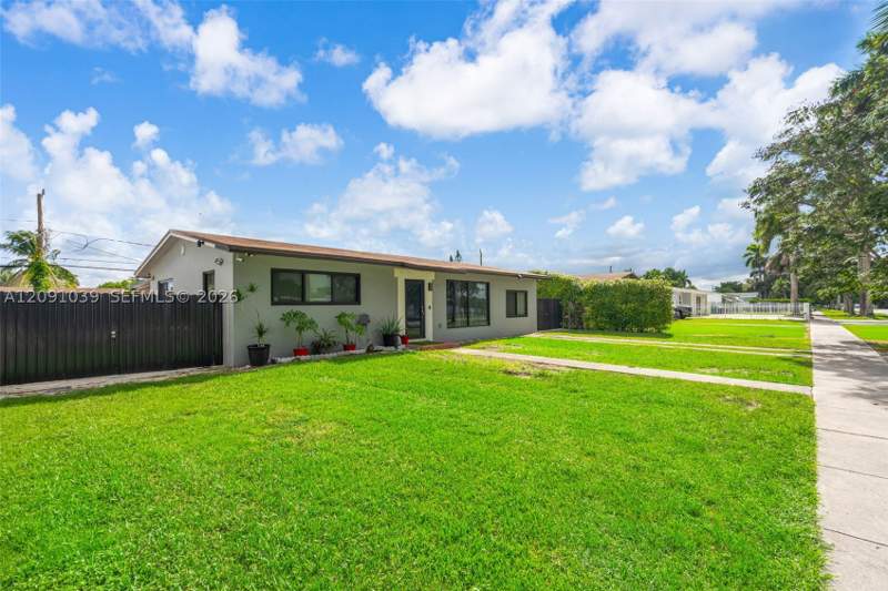 3 bedroom SingleFamilyResidence at 14740 SW 296th St, Leisure City Sec 4, Homestead — photo 2