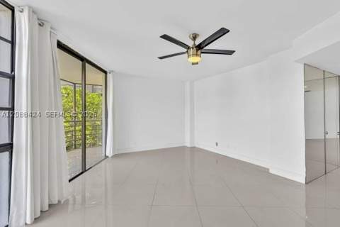 20400 W Country Club Dr 315, Aventura FL - photo 11 of 31
