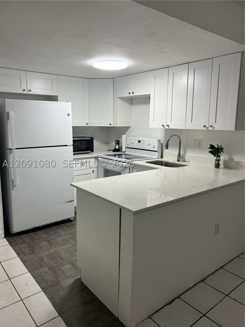 2 bedroom Townhouse at 5366 W 26th Ave 121, West View Lake Townhomes, Hialeah — photo 1