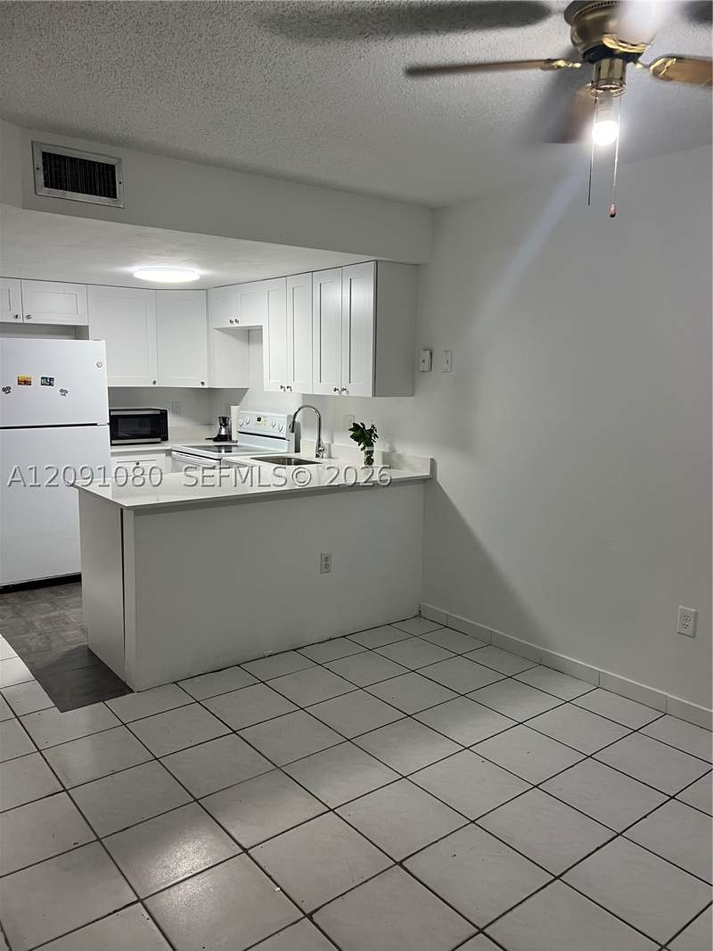 2 bedroom Townhouse at 5366 W 26th Ave 121, West View Lake Townhomes, Hialeah — photo 4